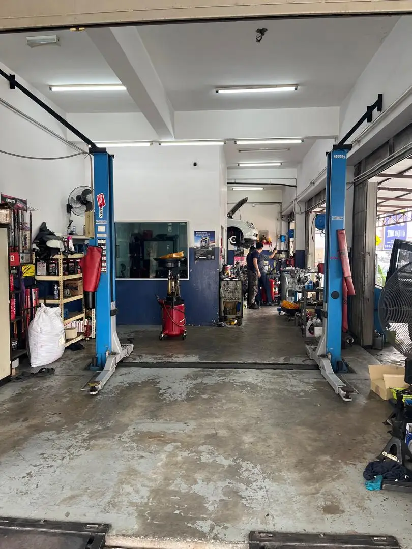 Mint Benz Auto Car Care - Repair tools