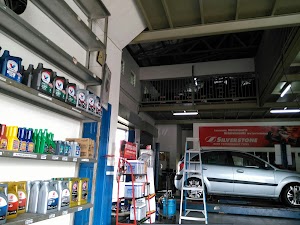 Golden Wheel Car Care Center place picture