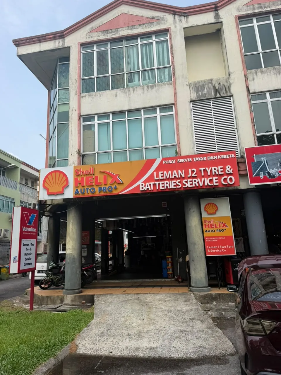 Leman J2 Tyre & Batteries Services CO - Front Store